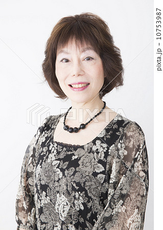ポートレート　シニア女性 10753987