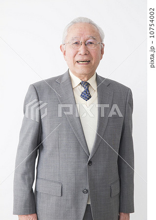 スーツ姿のシニア男性の写真素材