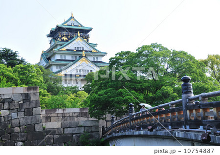 大阪城天守閣と極楽橋 10754887