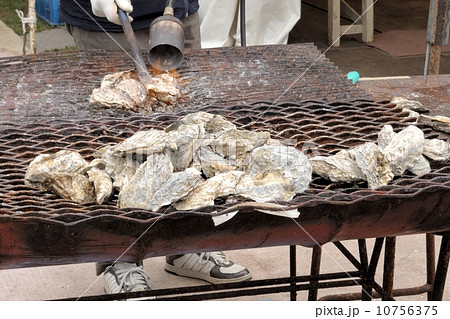 厚岸町桜・牡蠣まつりの焼き牡蠣 10756375
