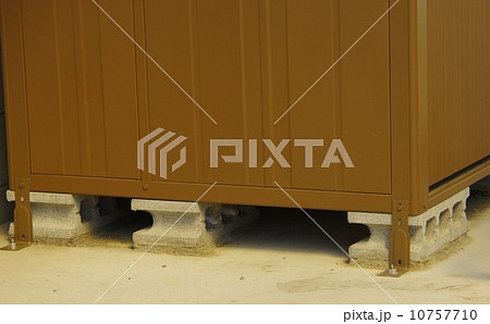 組立物置の固定 10757710