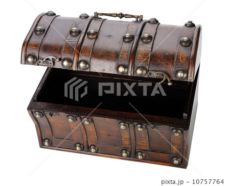 Wooden chest. 10757764