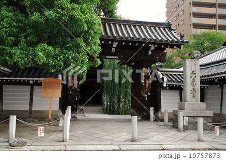 京都六角堂の総門風景 京都六角堂の総門風景 10757873