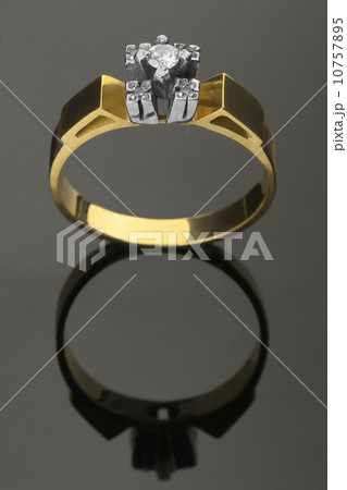 diamond ring 10757895