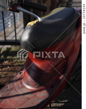 置き去りのバイク 置き去りのバイク 10758194