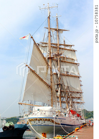帆船日本丸 10758381