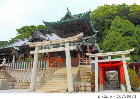 門司区の甲宗八幡神社 10758471
