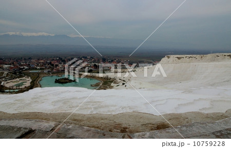 トルコ世界遺産　パムッカレの石灰棚 10759228