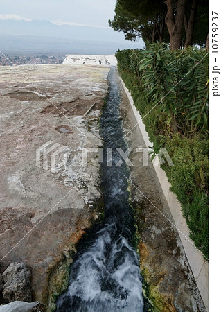 トルコ世界遺産　パムッカレの石灰棚 10759237