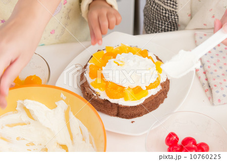 ケーキ作り 10760225