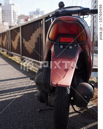 乗捨てられたバイク 乗捨てられたバイク 10760496