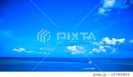 海と雲、沖縄、水平線 海と雲、沖縄、水平線 10760905