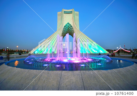 テヘランのアザーディータワー 10761400