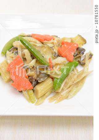 おいしいサザエと細竹のオイスター炒め 10761550