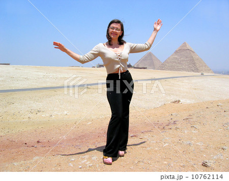 Beautiful young woman near pyramid in Egypt 10762114
