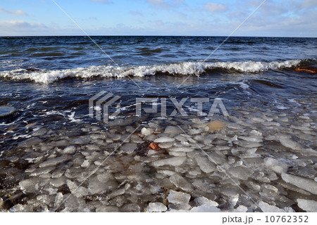 Floating ice Floating ice 10762352