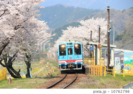 桜の木知原駅 14年の写真素材