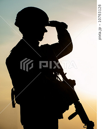 Silhouette of soldier 10763126