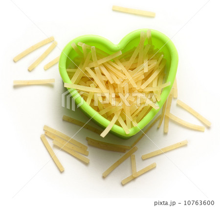 Pasta tubes in heart form 10763600