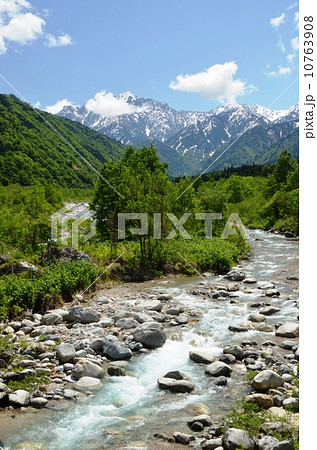 剱岳を源流とする早月川の流れ 剱岳を源流とする早月川の流れ 10763908