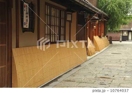 京都祇園　切り通し 10764037