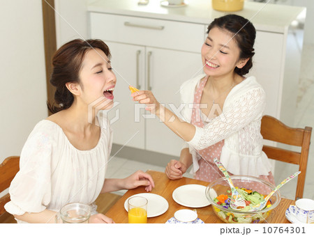 手作りホームパーティー 10764301