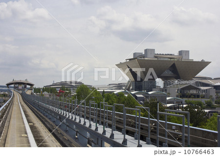 ゆりかもめ、国際展示場正門駅と東京ビッグサイト ゆりかもめ、国際展示場正門駅と東京ビッグサイト 10766463