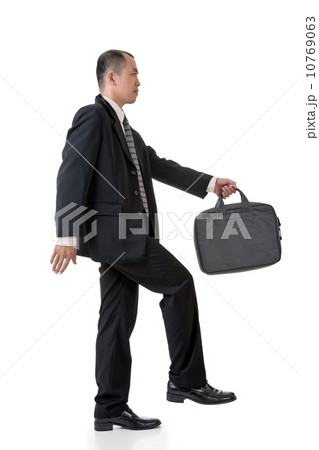 walking up 10769063