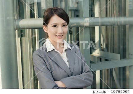 Friendly business woman of Asian with copyspace Friendly business woman of Asian with copyspace 10769064