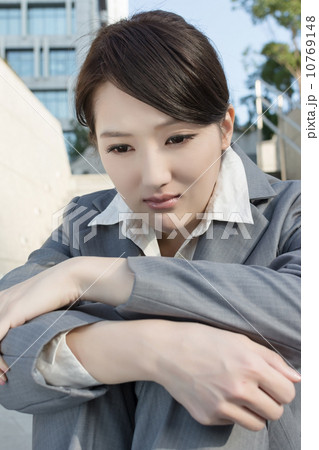 Sad business woman feel helpless 10769148