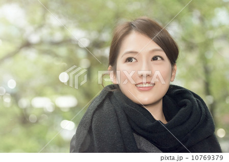 Attractive young woman Attractive young woman 10769379