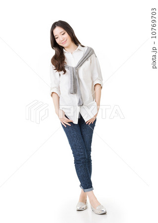 Attractive young woman of Asian Attractive young woman of Asian 10769703