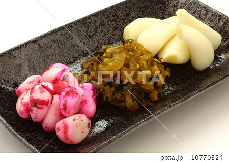 大蒜　高菜　らっきょう　漬け物　和食　白背景 10770324