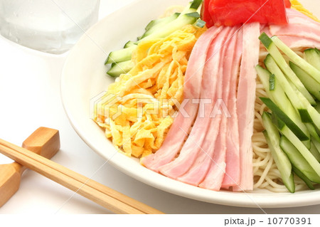 冷やし中華　冷麺　夏　和食　麺類　白背景 10770391