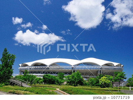 ビッグスワンと雲 10771719