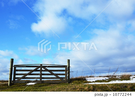 Wooden gate and blue sky Wooden gate and blue sky 10772244