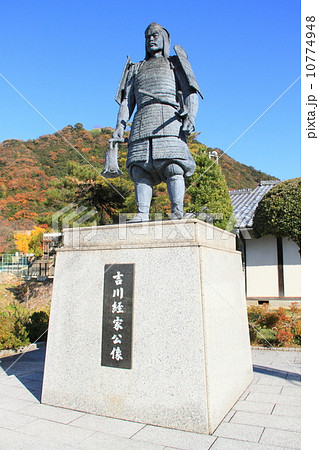 11月鳥取 鳥取城にある吉川経家像 11月鳥取 鳥取城にある吉川経家像 10774948