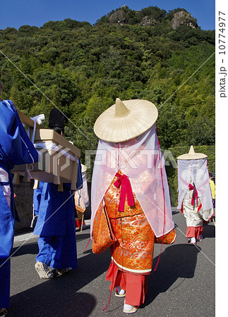 錦の御幡献上行列　世界遺産の花の窟神社　平安衣装行列　時代風景　平安絵巻　イメージ素材 10774977