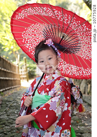 七五三 7歳 傘２の写真素材