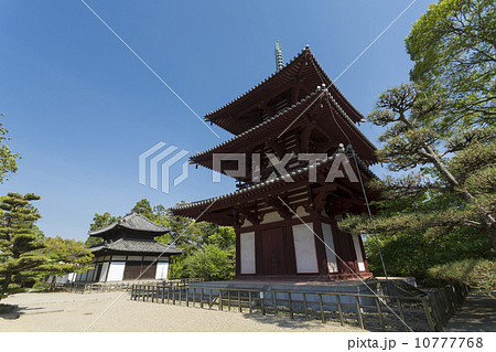 法輪寺の三重塔と金堂 10777768
