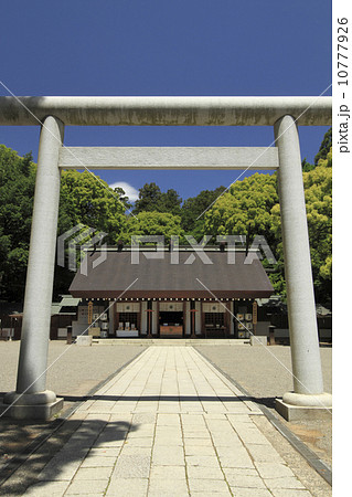 新緑の常磐神社 :水戸黄門さまを祀る ドラマ水戸黄門でおなじみの葵紋の印籠を模った印籠守を授与しており、雑誌「サライ」にて掲載され問い合わせが殺到した。偕楽園内 水戸市 人物なし カレンダーに最適。 新緑の常磐神社 :水戸黄門さまを祀る ドラマ水戸黄門でおなじみの葵紋の印籠を模った印籠守を授与しており、雑誌「サライ」にて掲載され問い合わせが殺到した。偕楽園内 水戸市 人物なし カレンダーに最適。 10777926