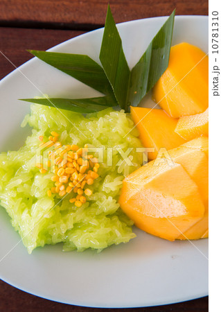 Thai mango sticky rice 10781310