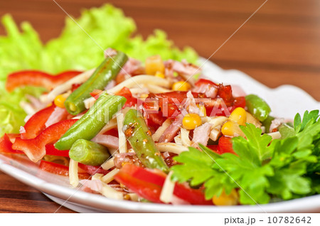tasty salad 10782642