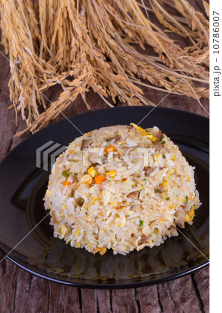 fried rice with roast pork 10786007