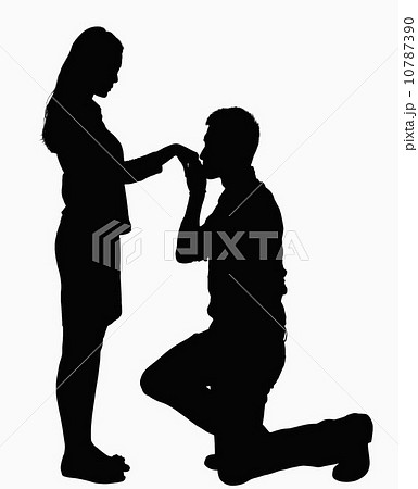 跪く キス パートナーシップの写真素材