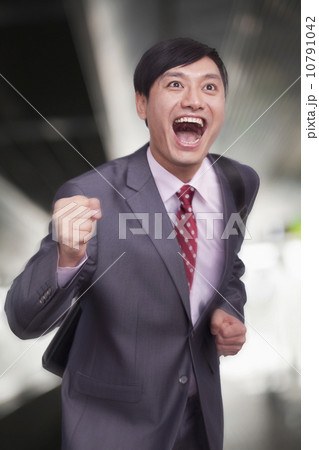 10791042