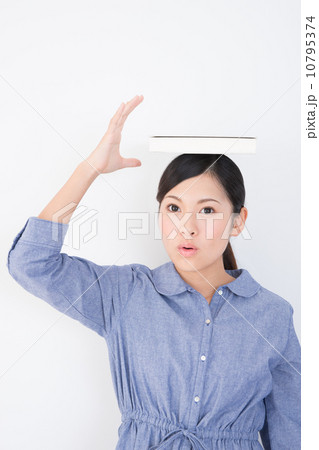 若い女性 若い女性 10795374