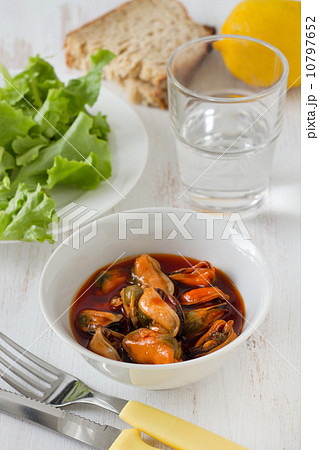 mussels in the bowl mussels in the bowl 10797652