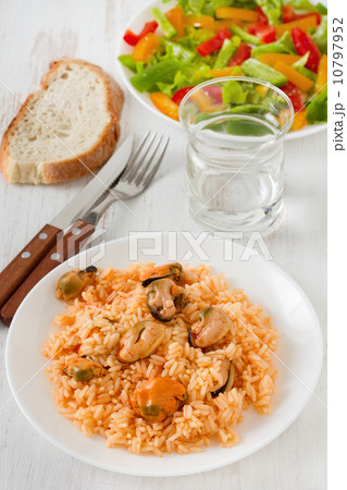 rice with mussels 10797952