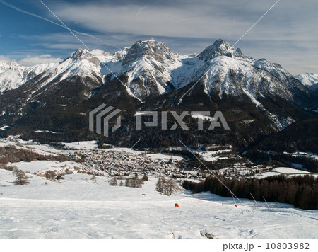 Scuol in winter time 10803982